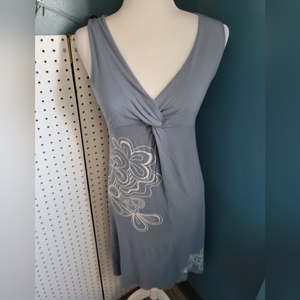 Aventura‎ size Medium sleeveless v-neck summer dress